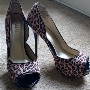 Leopard print peep toe shoes